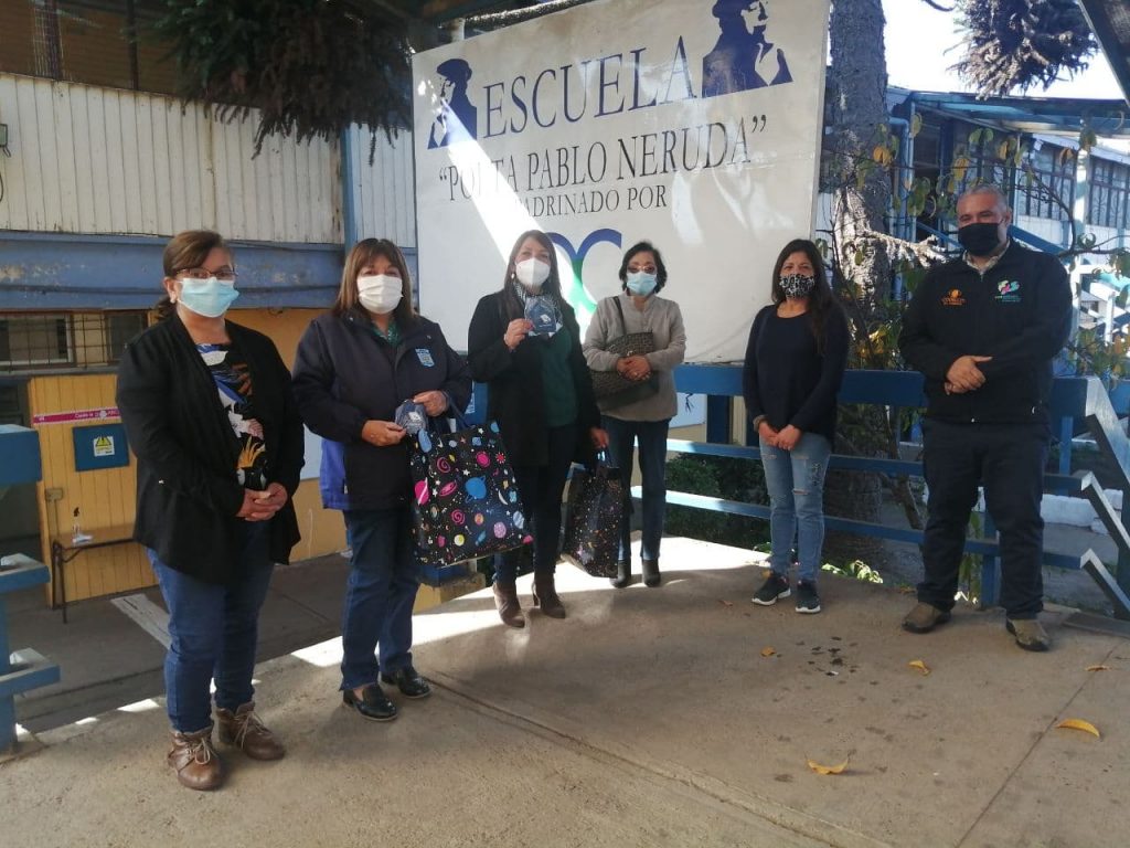 Junta de Vecinos Cerro La Virgen dona mascarillas a Escuela Poeta Pablo Neruda